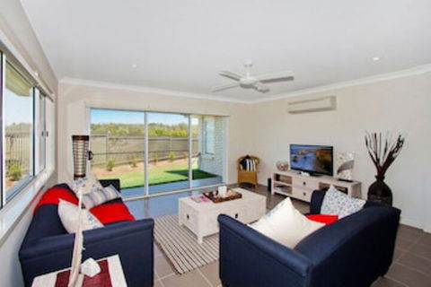 SALTY PAUSE At BONDI HOUSE - Accommodation in Brisbane 0