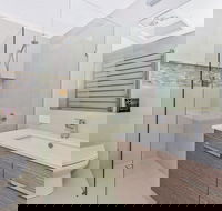 Sunrise on Seaview - Accommodation in Brisbane