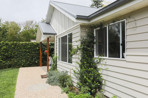 Armidale Cottage - Accommodation in Brisbane 1
