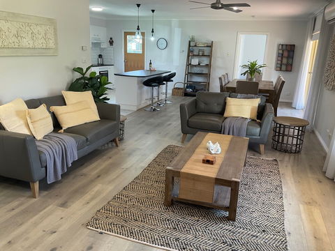 Valley View Townhouse - On The RAIL TRAIL - Accommodation in Brisbane 2