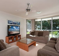 Bagnalls Beach Apartment Unit 3 / 153 Government Road - Accommodation in Brisbane