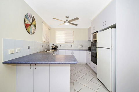 KINGSCLIFF HOLIDAY HOME On The HILL SYDS VIEW - Accommodation in Brisbane 5