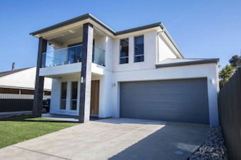 The Races - Swanport - Accommodation in Brisbane 0