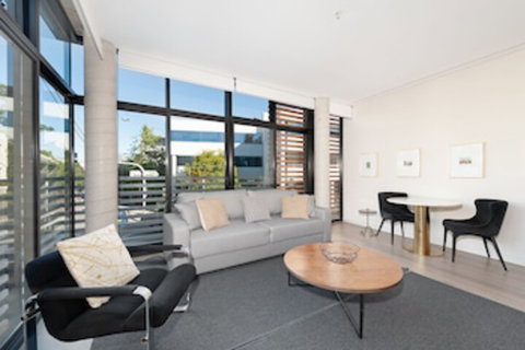 Uber Chic Newtown Designer Pad H392 - Accommodation in Brisbane 0