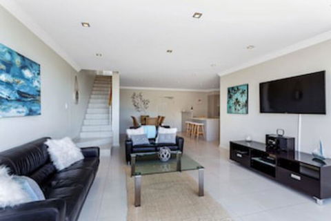 Aura 13 Shoal Bay - Accommodation in Brisbane 0
