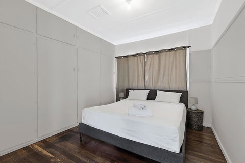 EJ Homes At The Entrance - Accommodation in Brisbane 3