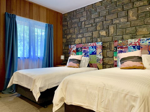 Emerald Star Cottages - Accommodation in Brisbane 2