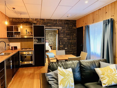 Emerald Star Cottages - Accommodation in Brisbane 5