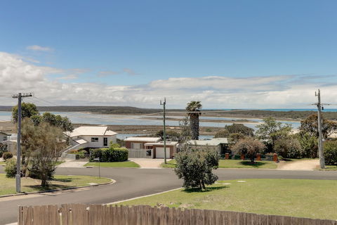 Outlook Views - Accommodation in Brisbane 0