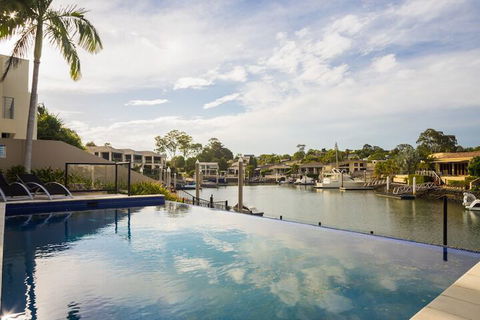 Indulgence On Bay Four - Accommodation in Brisbane 6