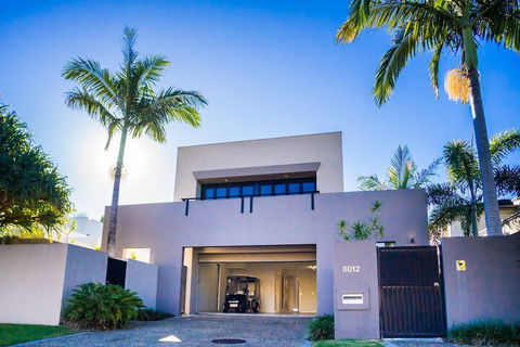 Indulgence On Bay Four - Accommodation in Brisbane 1