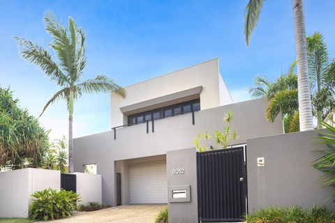 Indulgence On Bay Four - Accommodation in Brisbane 4