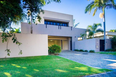 Indulgence On Bay Four - Accommodation in Brisbane 3