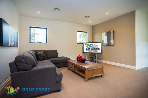 Indulgence On Bay Four - Accommodation in Brisbane 7