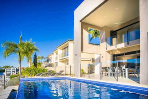 Indulgence On Bay Four - Accommodation in Brisbane 0