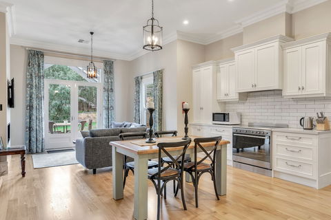 Grandview Accommodation - The Elm Tree Apartments - Accommodation in Brisbane 4