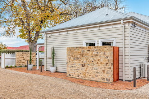 Grandview Accommodation - The Elm Tree Apartments - Accommodation in Brisbane 1