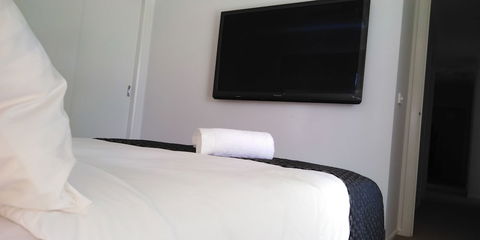 Lakeside Retreat & Business - Accommodation in Brisbane 5