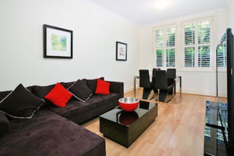 Art Deco In The Cul-de-Sac - Accommodation in Brisbane 0