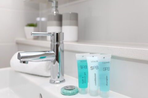 Art Deco In The Cul-de-Sac - Accommodation in Brisbane 3