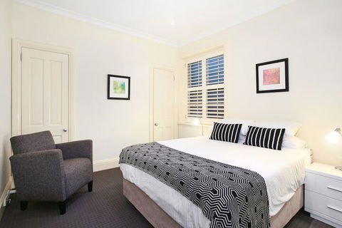 Art Deco In The Cul-de-Sac - Accommodation in Brisbane 1