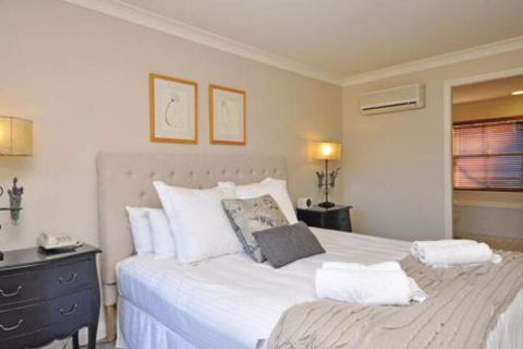 Villa Beaujolais Located Within Cypress Lakes - Accommodation in Brisbane 6