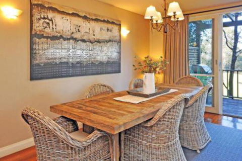 Villa Beaujolais Located Within Cypress Lakes - Accommodation in Brisbane 3