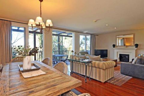 Villa Beaujolais Located Within Cypress Lakes - Accommodation in Brisbane 0