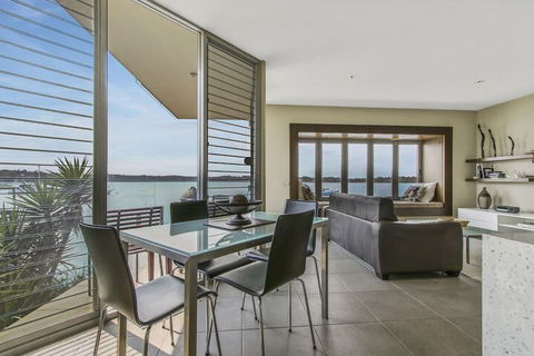 A Window On The Bay - Accommodation in Brisbane 5