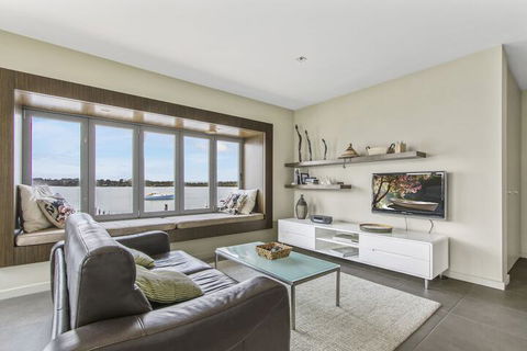 A Window On The Bay - Accommodation in Brisbane 4