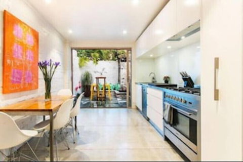 Darling Harbour Modern 2 Bedroom Terrace - Accommodation in Brisbane 4