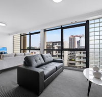 Stylish  Spacious Apt with Double Living Room - Accommodation in Brisbane