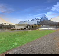 Brokenback Views Country Estate - Accommodation in Brisbane