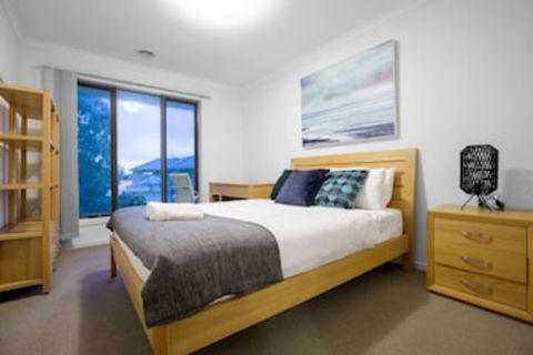 104 Sanctuary Lake Donatella Retreat - Accommodation in Brisbane 0