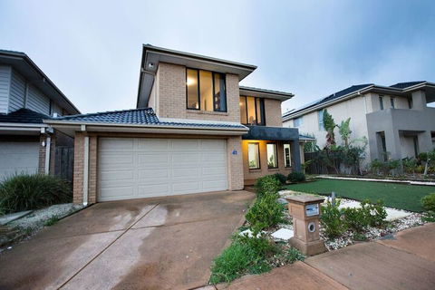 104 Sanctuary Lake Donatella Retreat - Accommodation in Brisbane 1