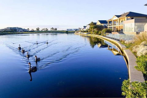 104 Sanctuary Lake Donatella Retreat - Accommodation in Brisbane 2