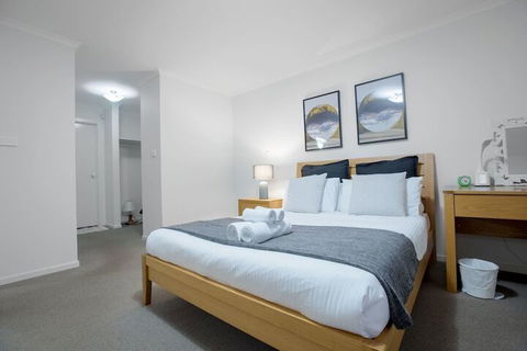 104 Sanctuary Lake Donatella Retreat - Accommodation in Brisbane 3