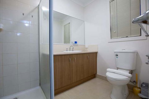 104 Sanctuary Lake Donatella Retreat - Accommodation in Brisbane 5