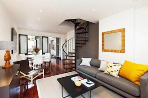 Spacious City 2 BR House Fit 6 PP - Accommodation in Brisbane 0