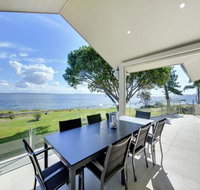 Stunning Waters Penthouse Sandy Point Road 46 - Accommodation in Brisbane
