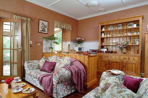 Amandas Cottage 1899 - Accommodation in Brisbane 3