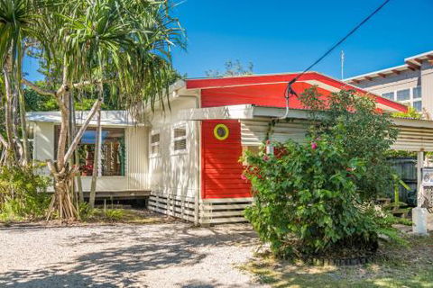 A SWEET ESCAPE Beachcombers Cottage Beachfront - Accommodation in Brisbane 6