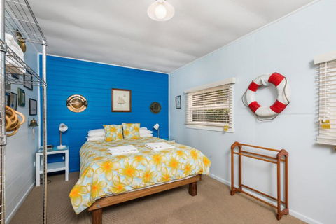 A SWEET ESCAPE Beachcombers Cottage Beachfront - Accommodation in Brisbane 4