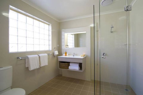 Marty's @ Little Beach - Accommodation in Brisbane 4