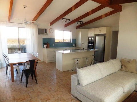 TERRIFIC On TAMARA CRESCENT - Accommodation in Brisbane 3