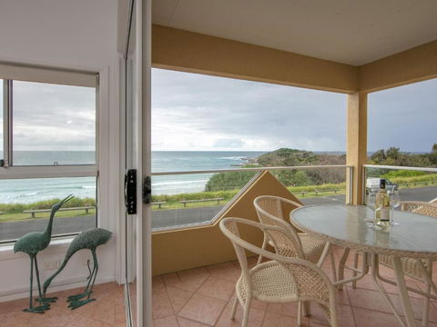 Avalon 1 Overlooking Beautiful Convent Beach - Accommodation in Brisbane 4