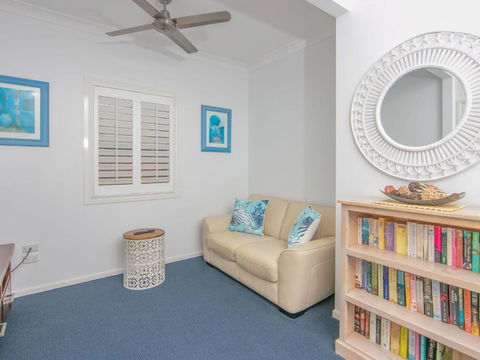 Avalon 1 Overlooking Beautiful Convent Beach - Accommodation in Brisbane 6