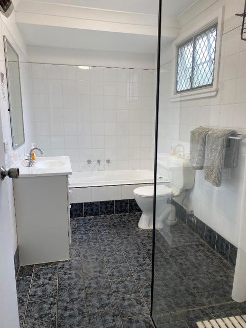Allamanda House 3 Willow Street - Accommodation in Brisbane 4