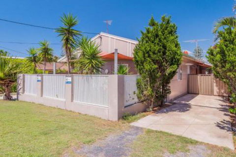 Yamba Daze Sunset Pet Friendly - Accommodation in Brisbane 4