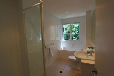 Delightful Family Apartment In Modern Complex - Accommodation in Brisbane 3